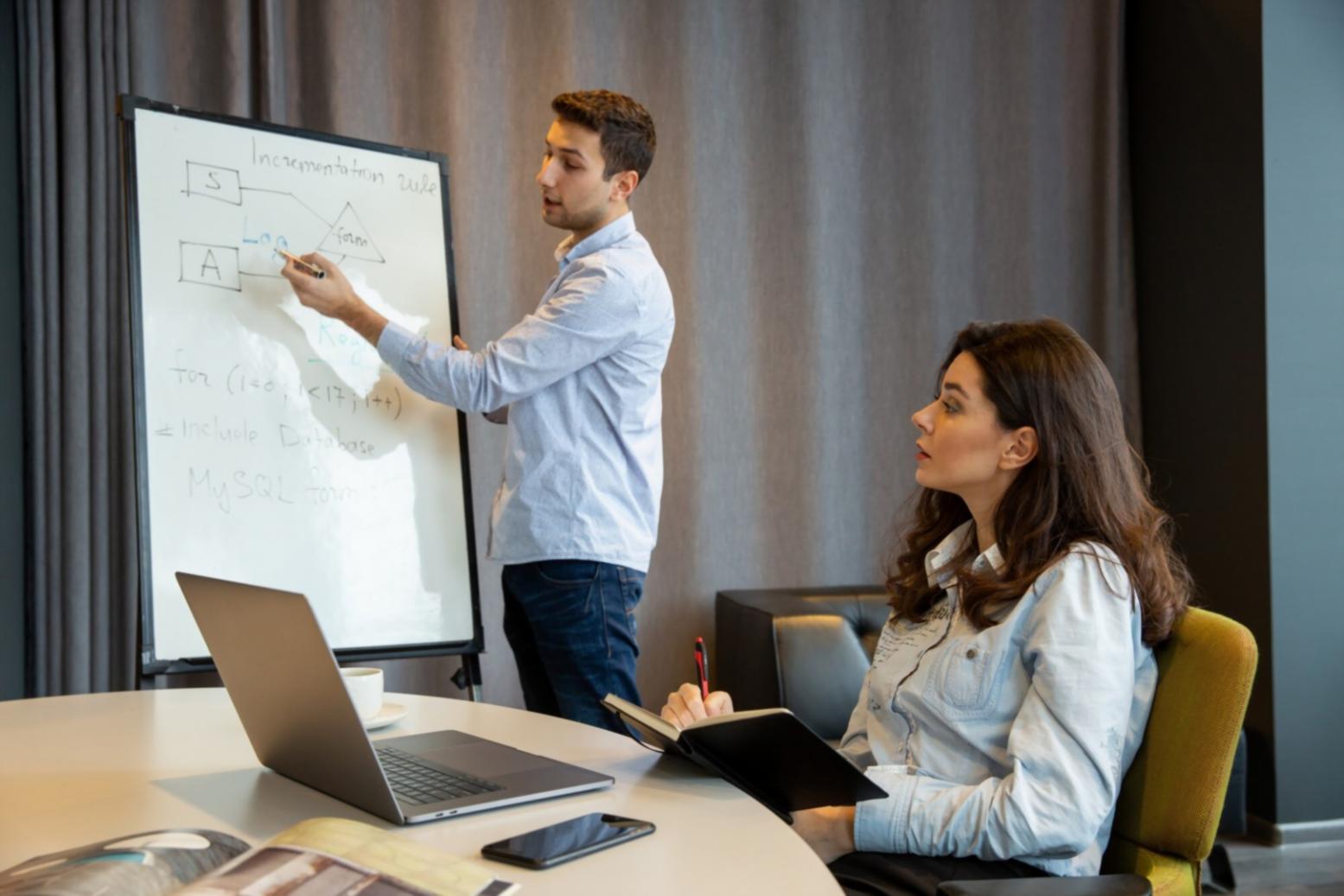 Sesión de formación práctica sobre gestión financiera para emprendedores